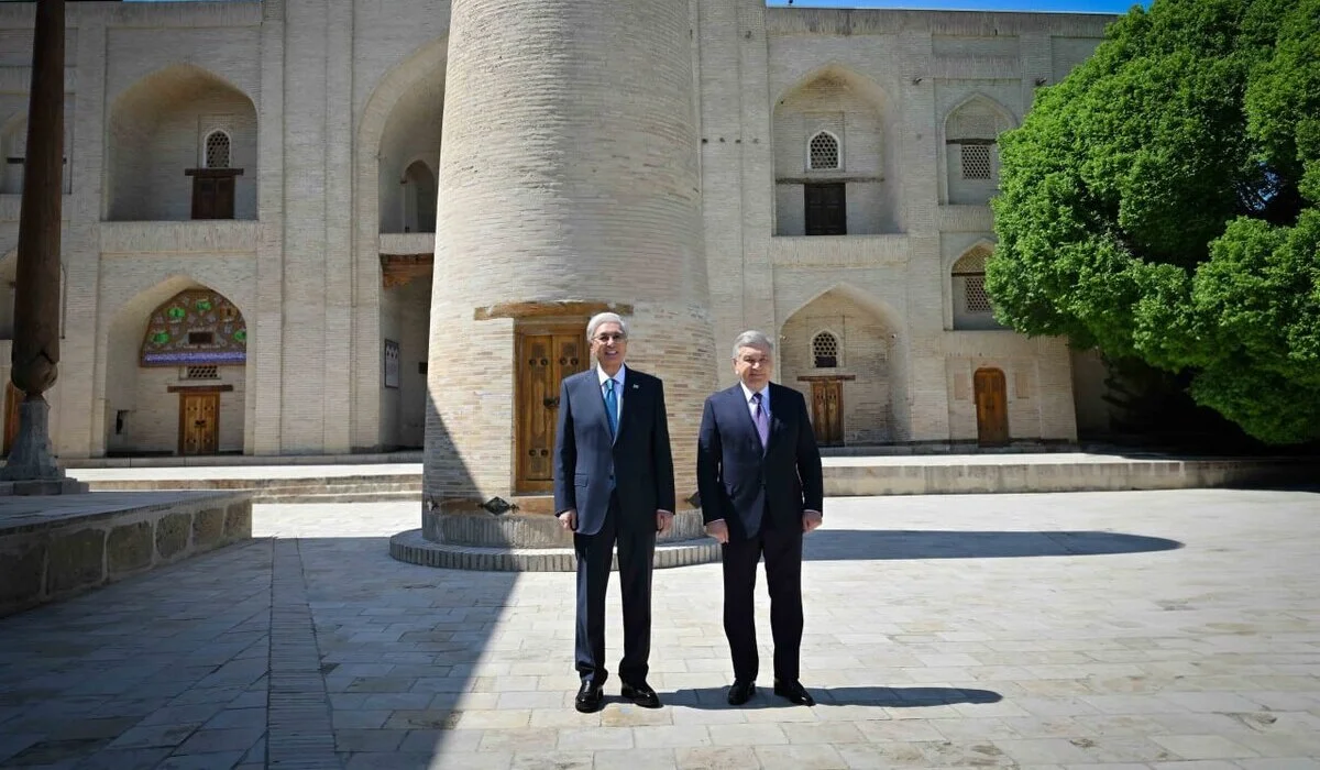 Токаев и Мирзиёев посетили древний мавзолей в Бухаре