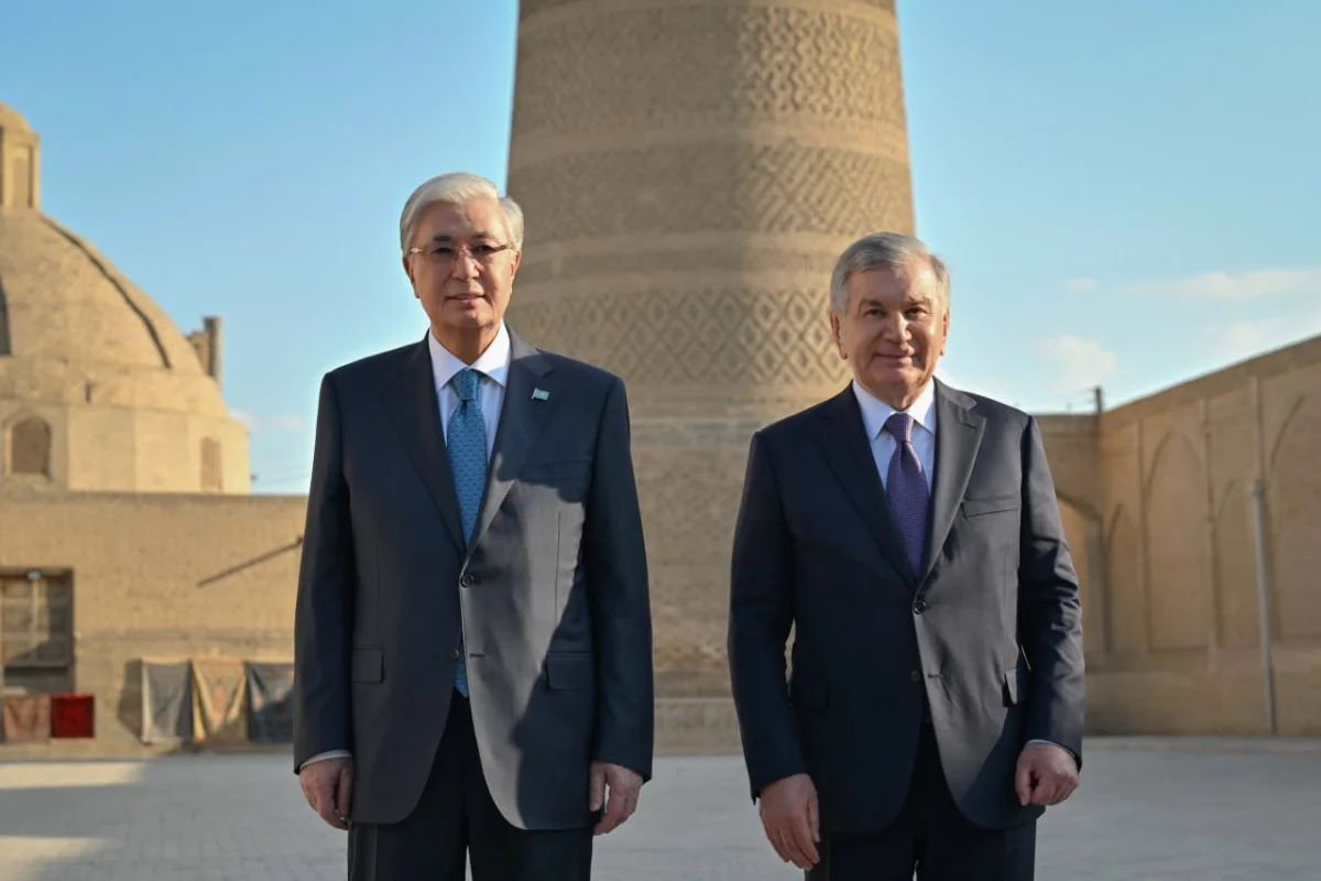 Посвященную казахским деятелям выставку показали президенту Казахстана в Бухаре