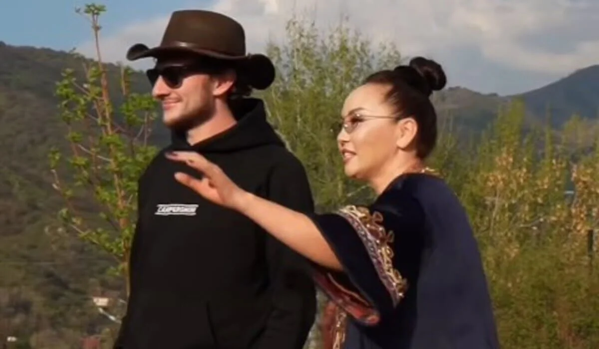 Известный тревел-блогер из США посетил дом Баян Алагузовой