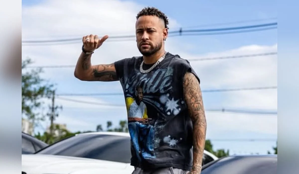 Неймар репостнул фото казахстанского киберспортсмена в форме сборной Бразилии