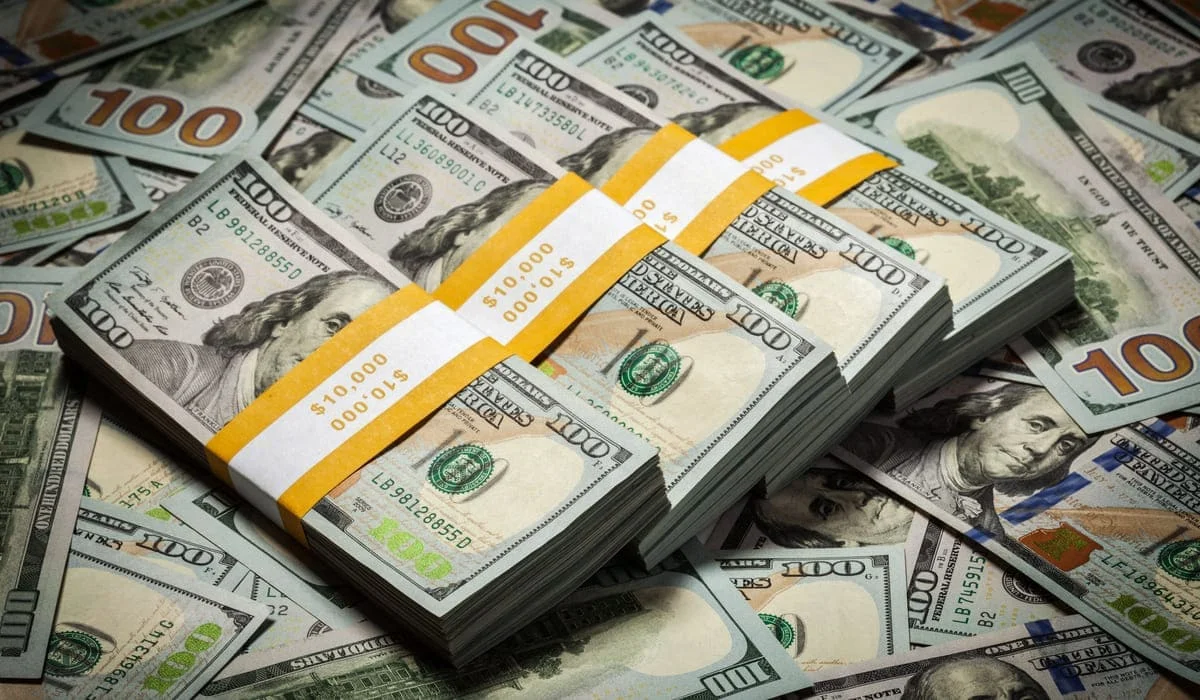Доллар подорожал почти до 475 тенге на торгах KASE