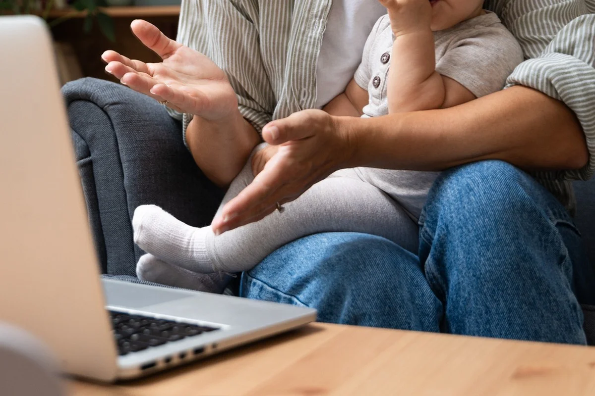 Сроки выплат по уходу за ребенком прокомментировали в Минтруда Казахстана