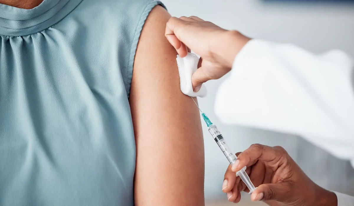 Почему в редких случаях после COVID-вакцин возникают тромбы: ученые нашли механизм