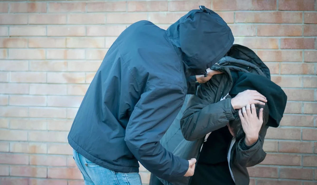 Снимал издевательства на видео: первокурсника колледжа судили за буллинг в Семее