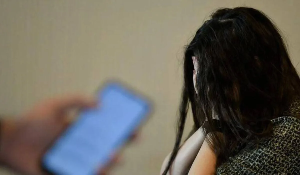 Житель Актау избил бывшую возлюбленную и слил ее интимные фото в сеть