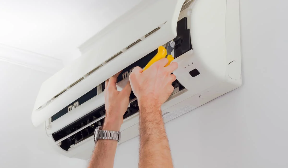 Представлялся ремонтником: как лжемастер обманул жителей Астаны на 3 млн тенге