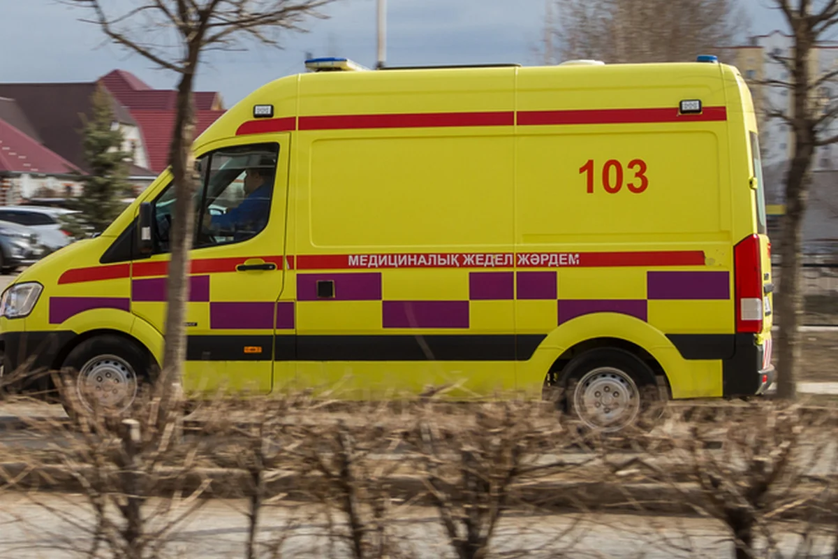 Мужчина скончался на остановке в Усть-Каменогорске