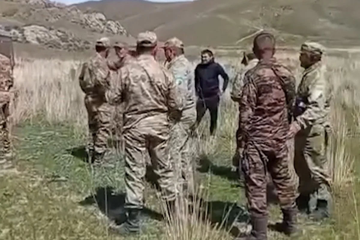 Иностранец сорвался со скалы и погиб в горах Абайской области