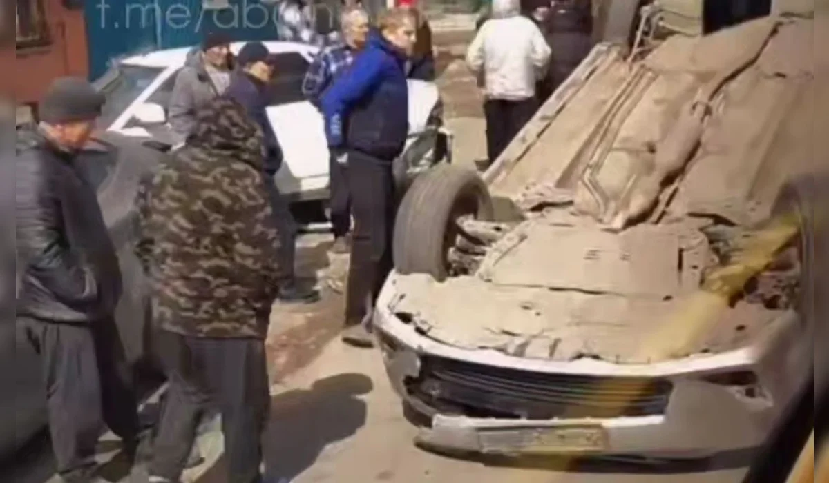 Toyota Camry перевернулась в Семее и сбила ребенка (ВИДЕО)