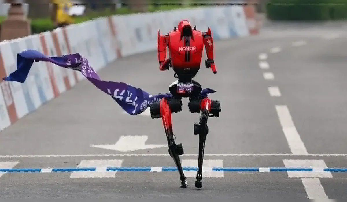 Робот побил рекорд человека в полумарафоне в Китае