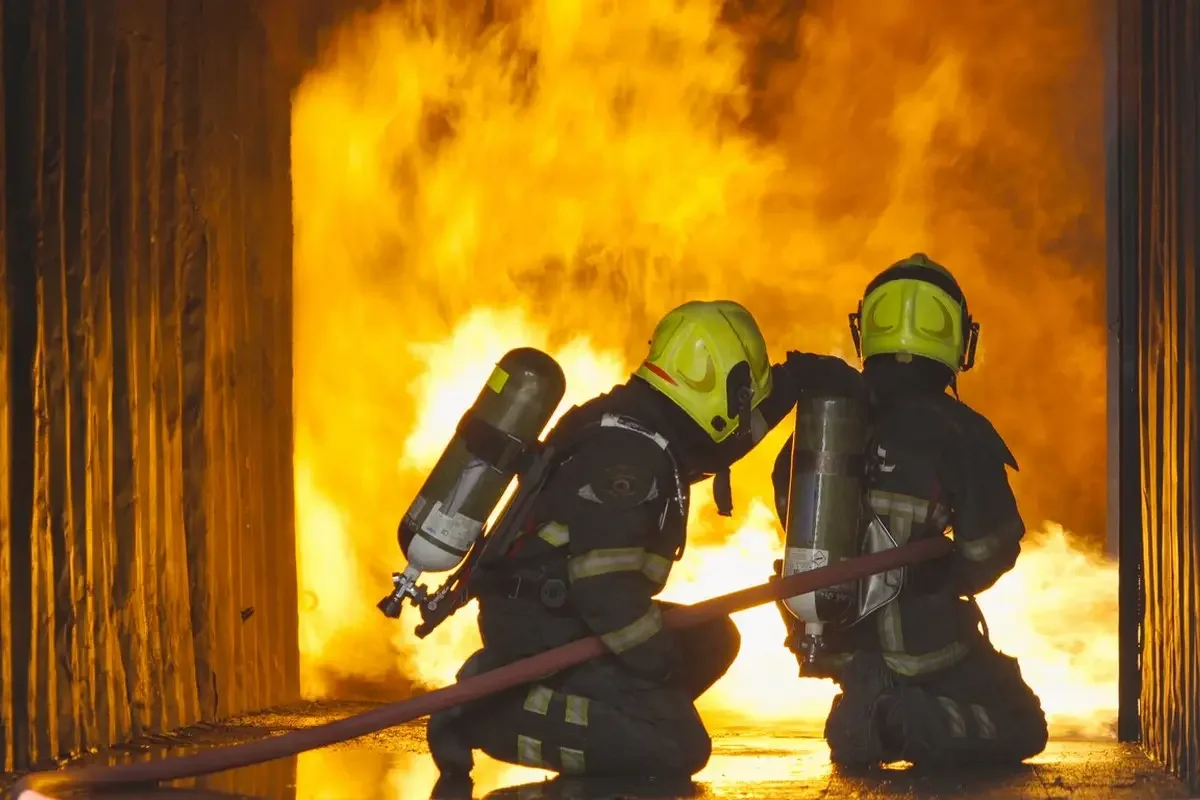 Мощный взрыв на фабрике фейерверков в Индии: 23 погибших, есть пострадавшие