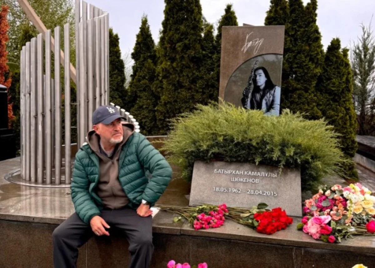 «Не хватает твоей мудрости, доброты»: Леонид Агутин посетил могилу Батырхана Шукенова