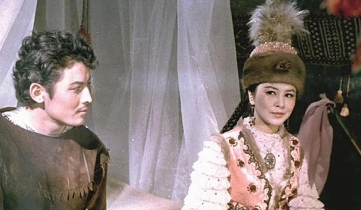 Камзол из фильма «Қыз Жібек» стал новым трендом среди казашек после скандала с Баян Алагузовой