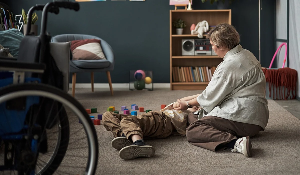 Уход за детьми с инвалидностью приравняют к работе и засчитают в стаж матерей