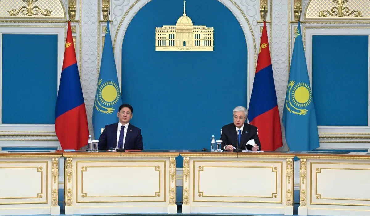 Токаев и Хурэлсух провели брифинг в Акорде: ключевые заявления и договоренности