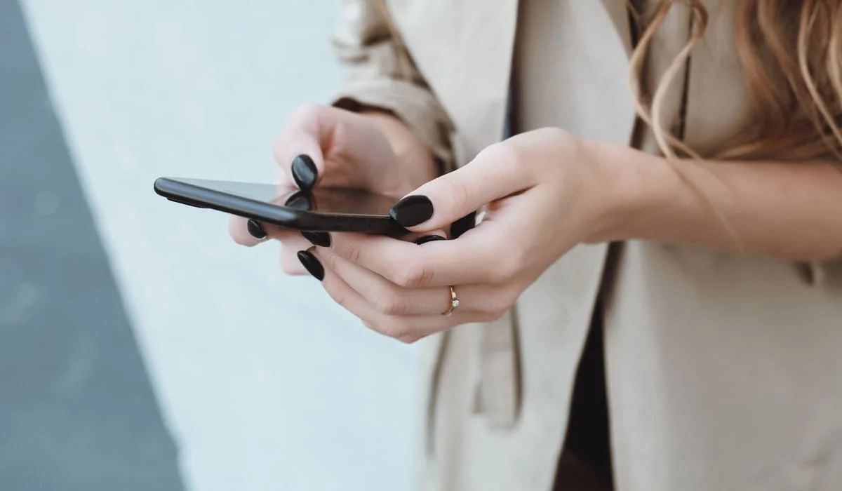 Встреча со знакомой у рынка обернулась для актюбинца неприятным сюрпризом