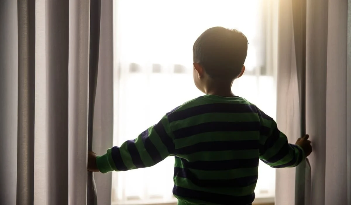 Шестилетний ребенок выпал с 13-го этажа в Астане