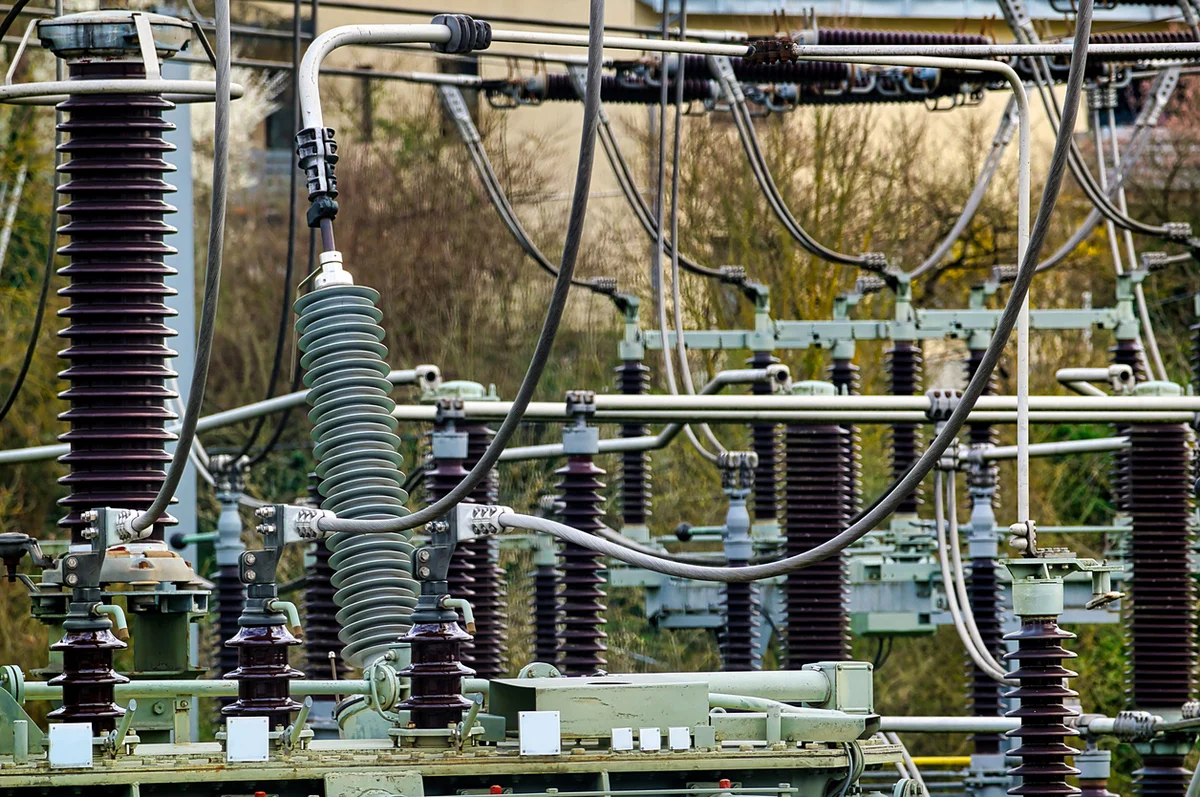 От удара током во время работы на подстанции погиб 19-летний парень в области Жетысу