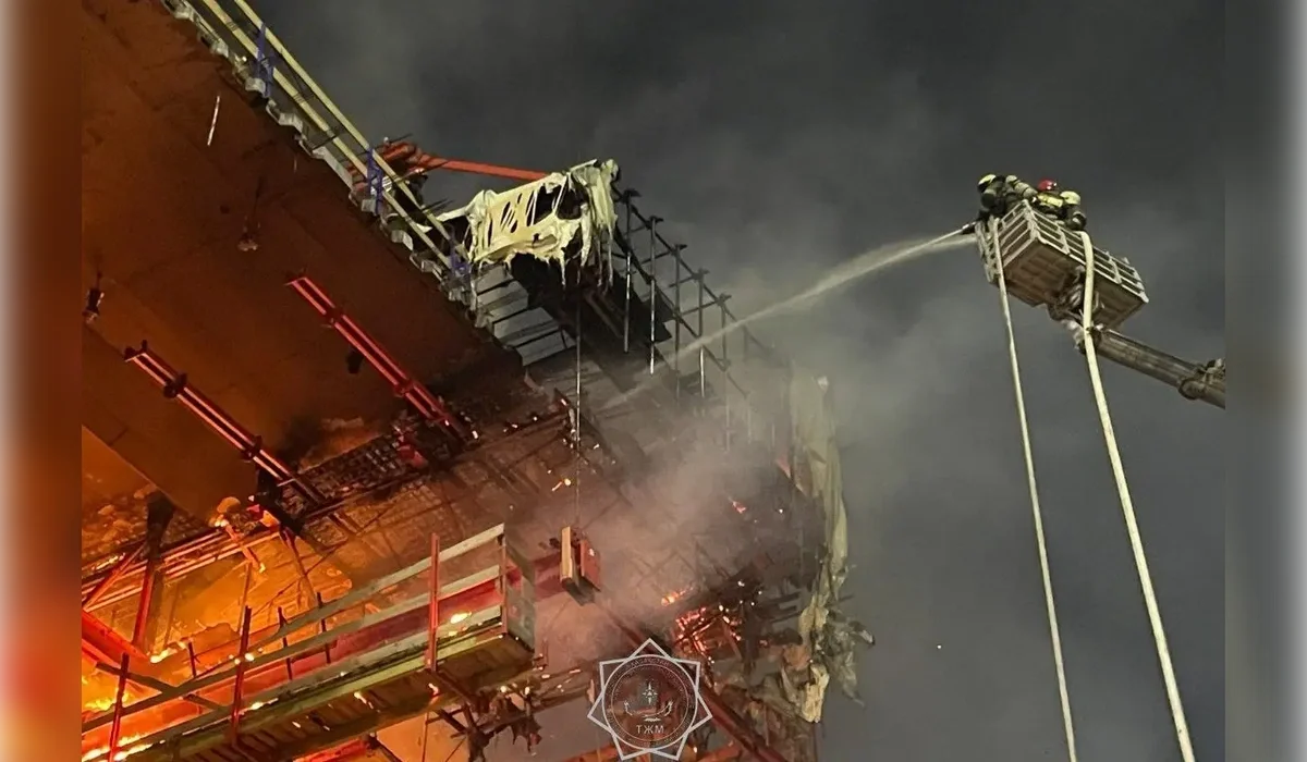 Третий пожар на строящемся мосту в Павлодаре: один человек госпитализирован