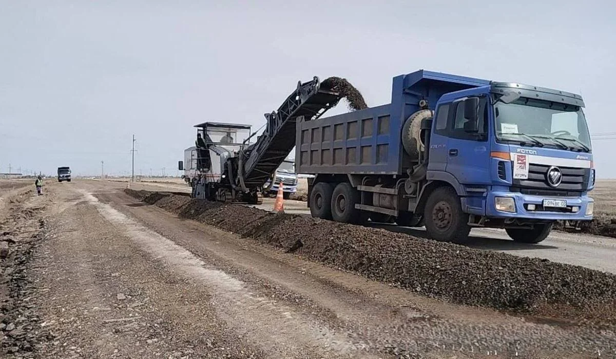 Почти 9 тысяч километров дорог отремонтируют в Казахстане: какие трассы обновят