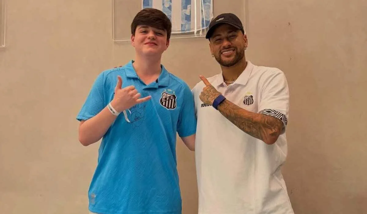 Неймар встретился с казахстанским киберспортсменом Molodoy