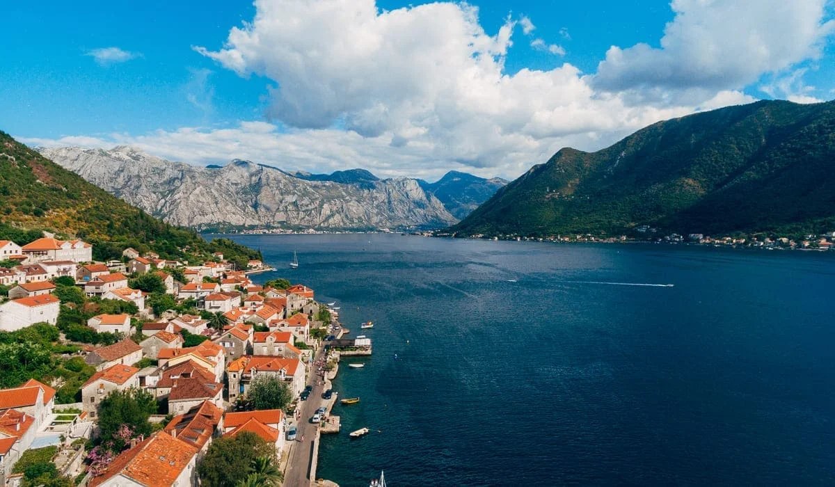 Казахстанцам разрешили въезжать без визы в одну из европейских стран