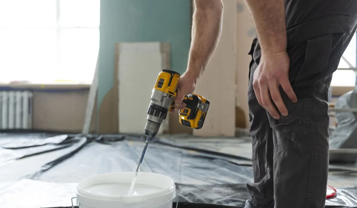 Ремонт пошел не по плану: рабочие жили в квартире астанчанки без согласия и нанесли ущерб