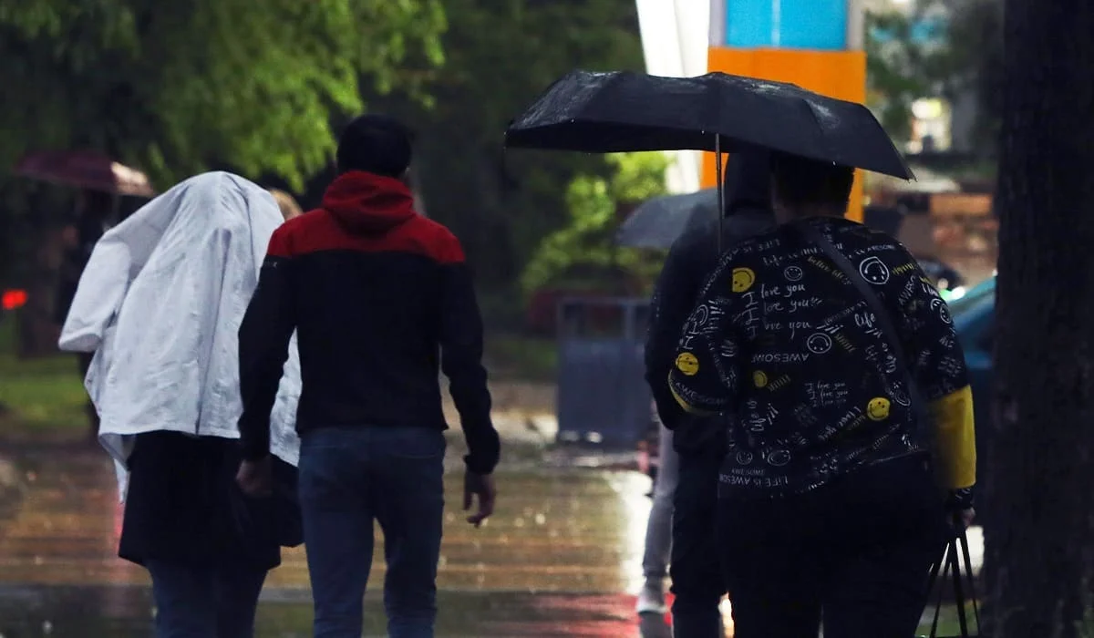 Циклон принесет заморозки и дожди с грозами в Казахстан в выходные