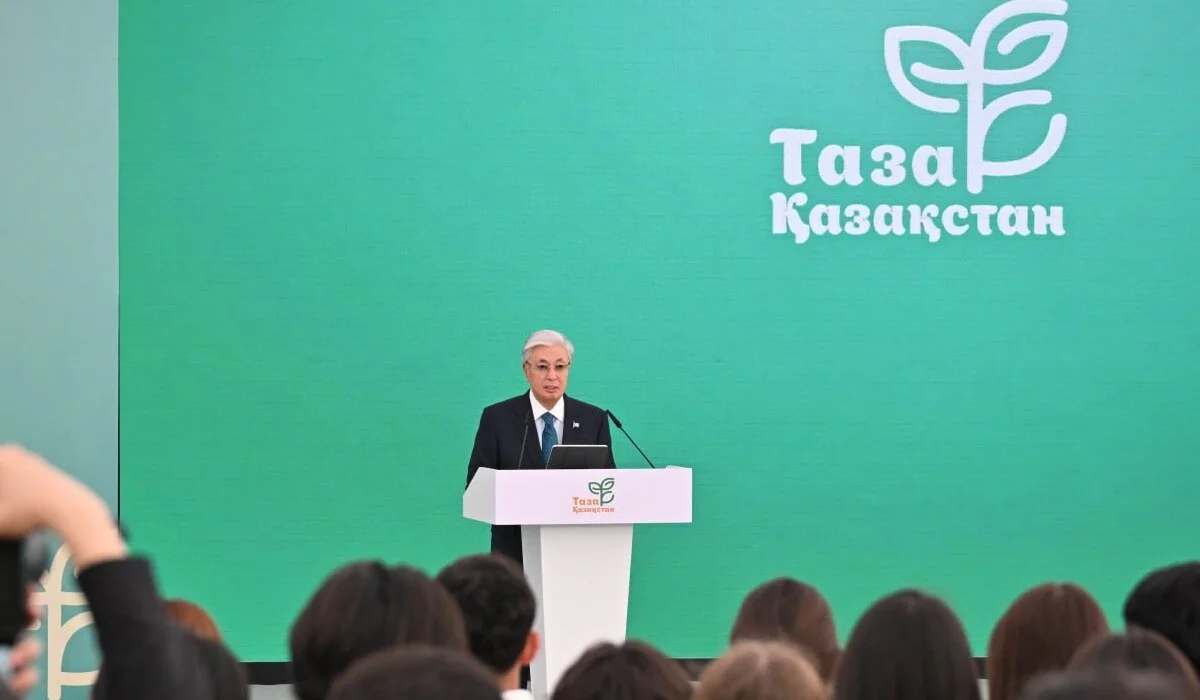 Дети и взрослые все чаще становятся жертвами – Президент о проблеме одичавших собак