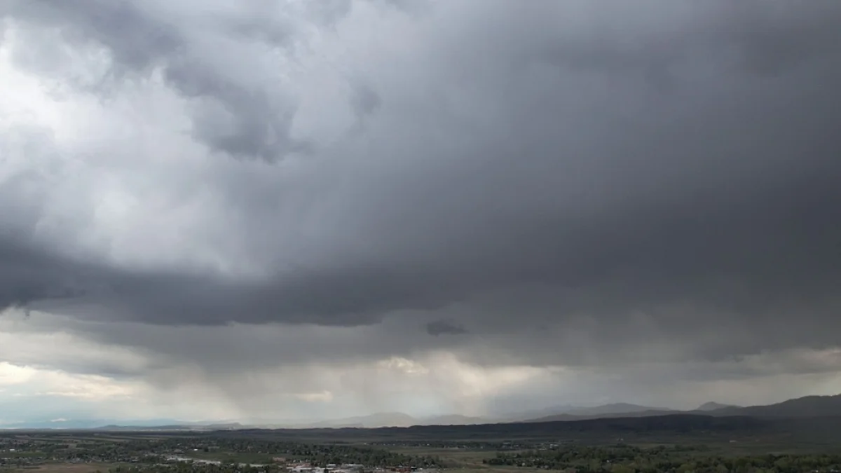 Масштабное штормовое предупреждение объявлено по Казахстану на 26 апреля