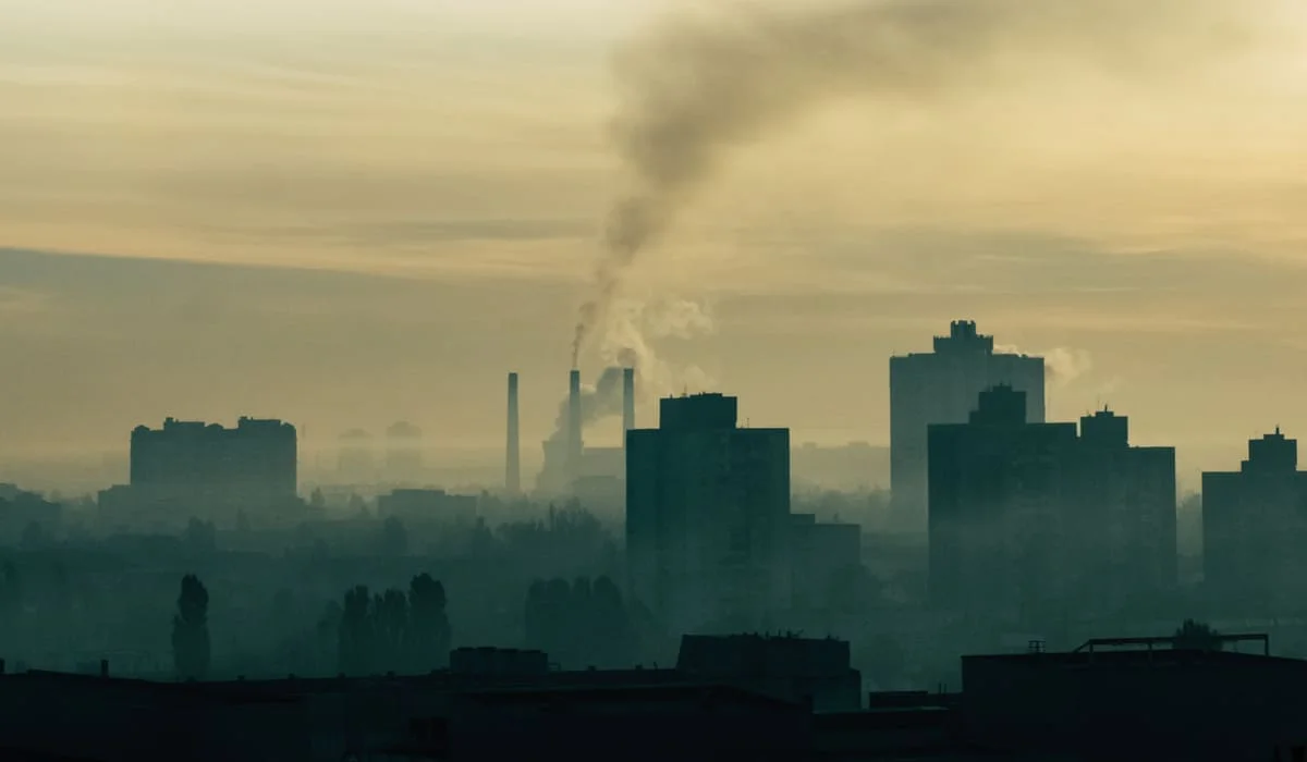 Синоптики предупредили о загрязнении воздуха в двух городах Казахстана