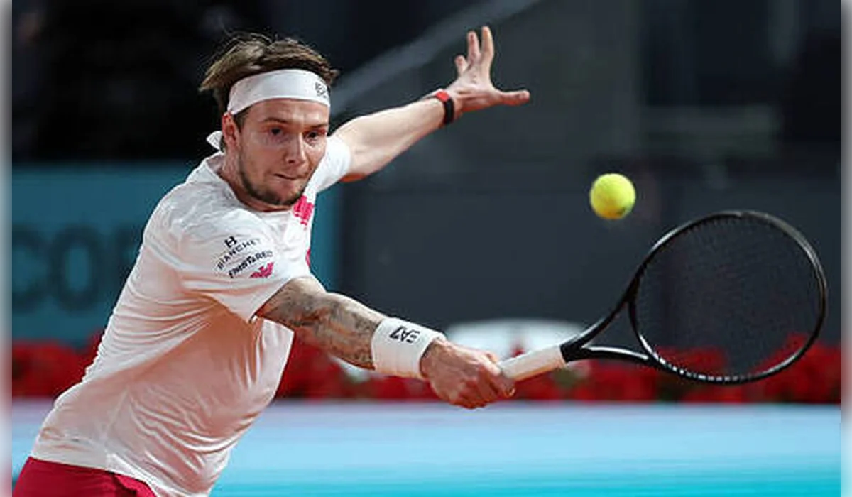 Бублик вылетел во втором круге Madrid Open, уступив Циципасу