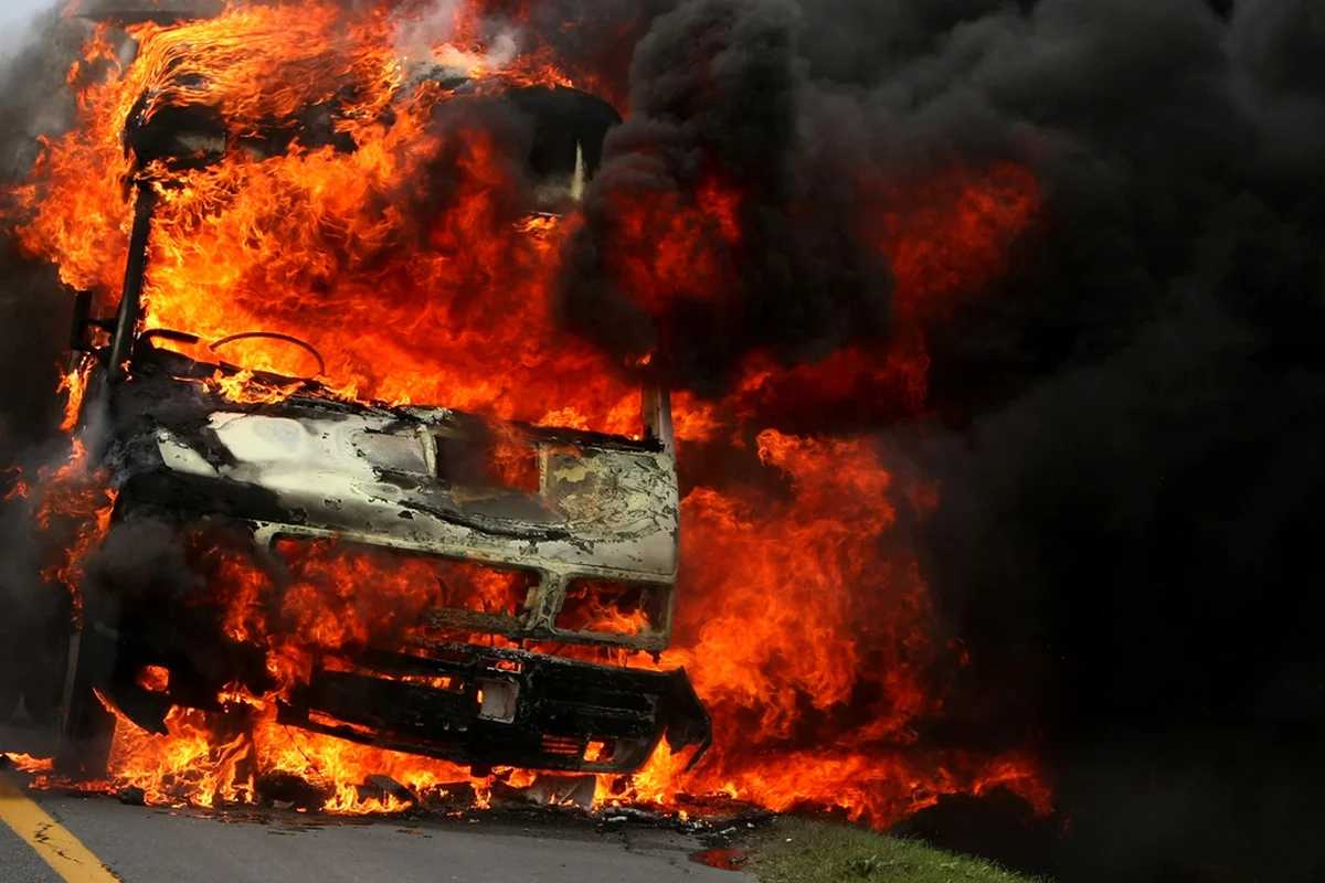 При взрыве автобуса в Колумбии погибли 14 человек, 38 ранены