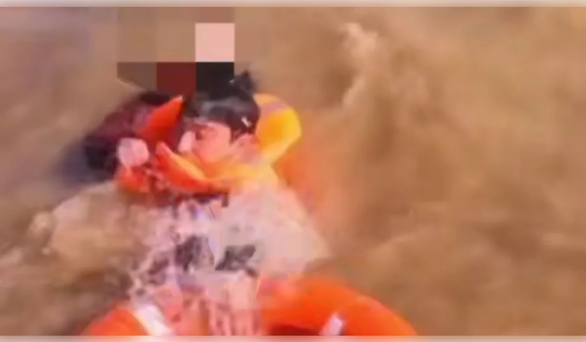 15-летняя школьница прыгнула с моста в реку Жайык в Атырау (ВИДЕО)