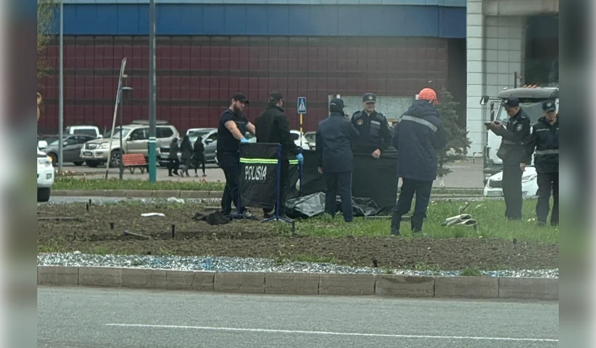 Тело мужчины обнаружили на кольцевой развязке возле моста в Усть-Каменогорске