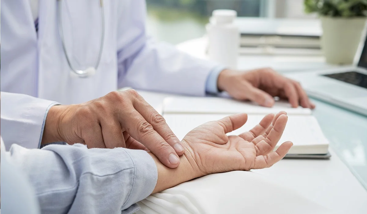 Распознает разговор с пациентом и формирует диагноз: время приема у врачей сократят в Казахстане