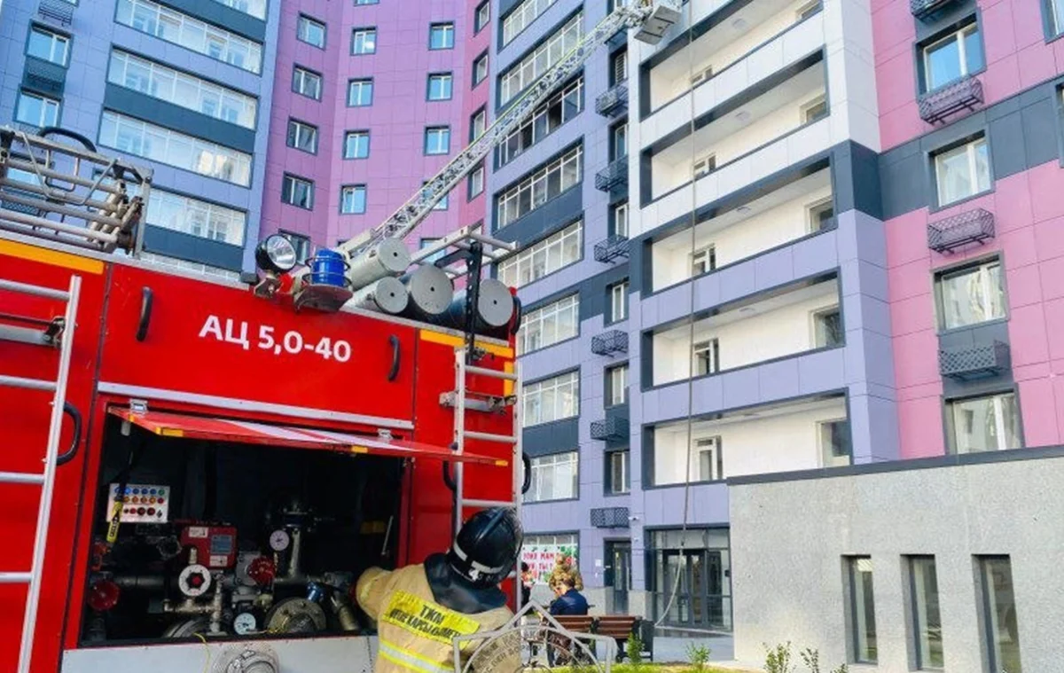 В Астане горела квартира в одном из жилых домов