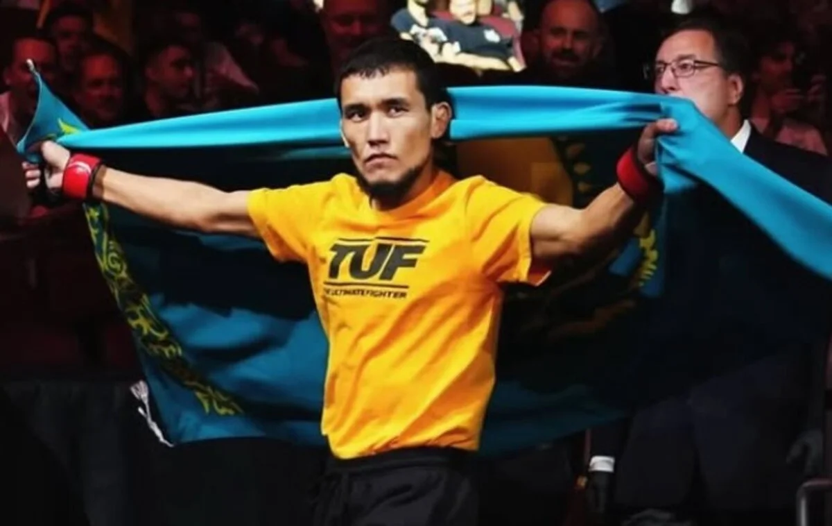 Казахстанец получил особый контракт в UFC