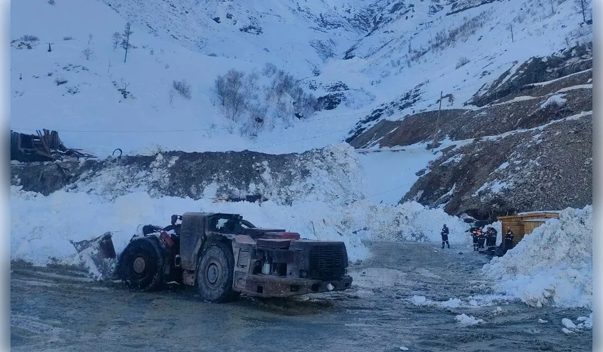 Казахстанец погиб под лавиной на руднике в Бурятии