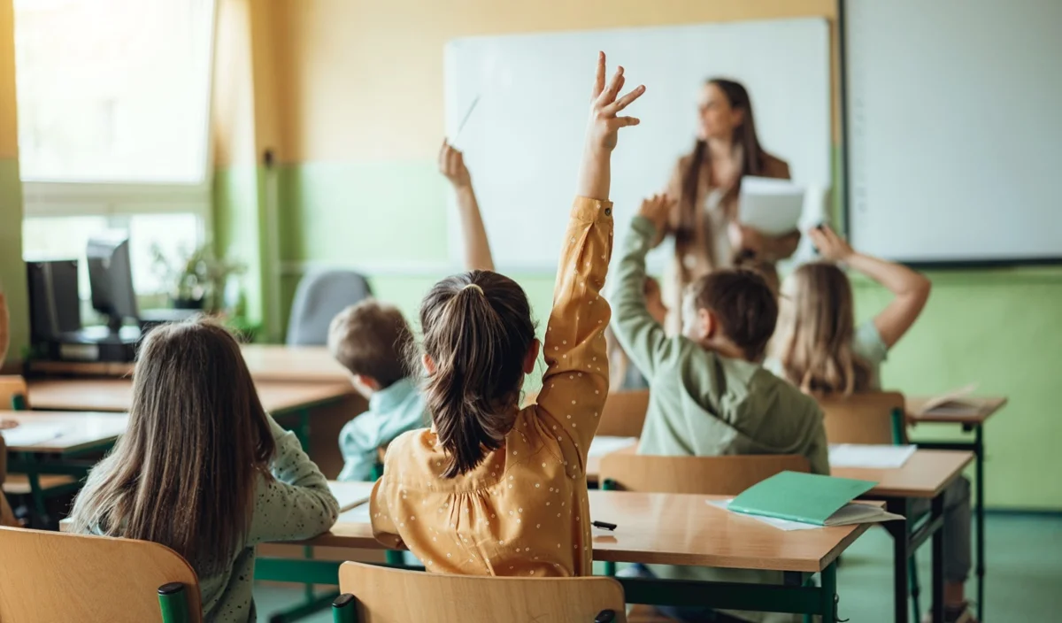 «Учитель должен учить, а не выполнять чужую работу»: в Казахстане пересмотрят ответственность педагогов