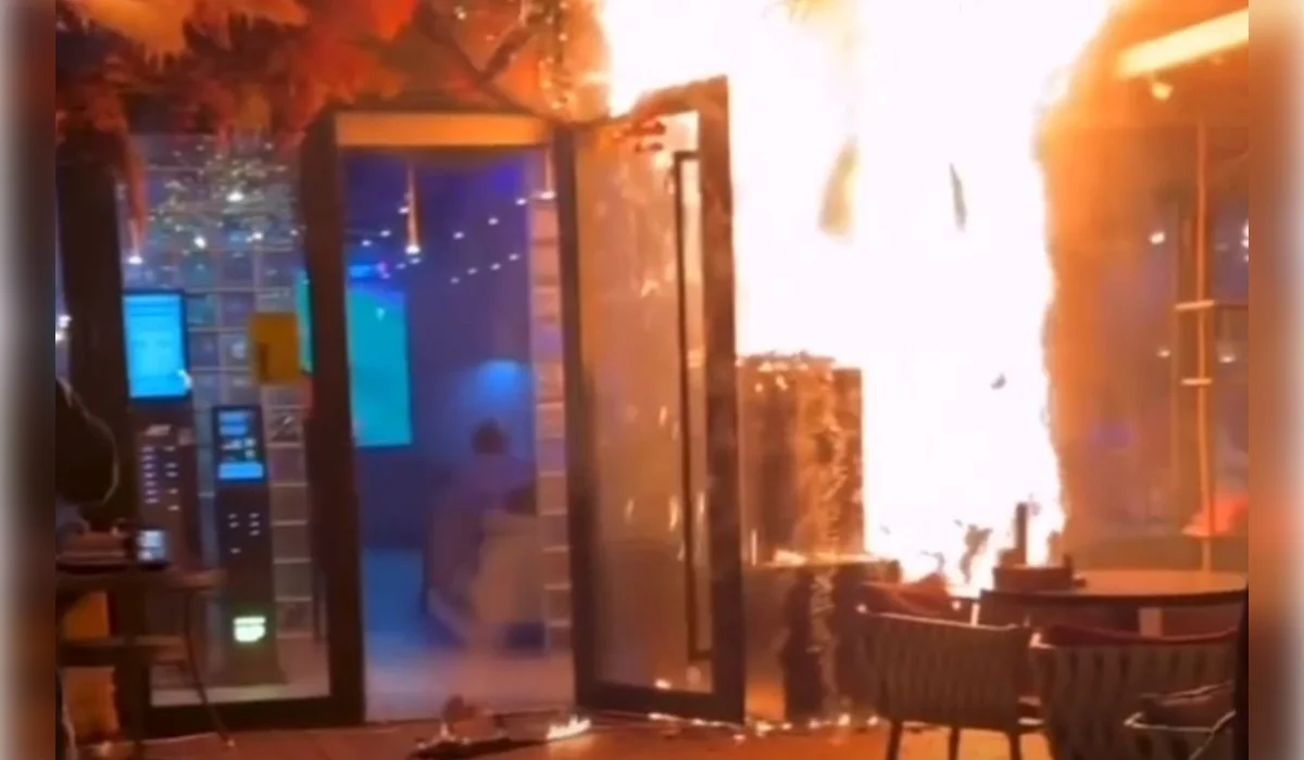 Пожар из-за фейерверков в Алматы: владелец кафе заплатит штраф