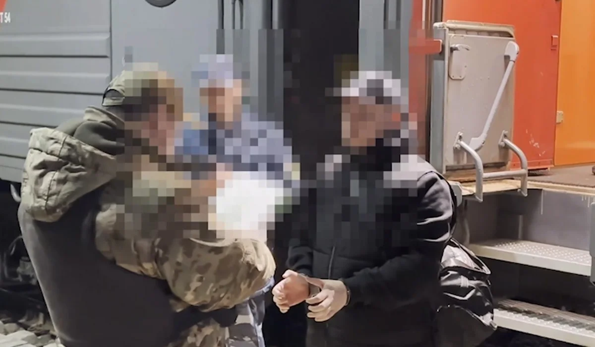 Продавал несуществующие авто и сбежал в Россию: мошенника экстрадировали в Казахстан