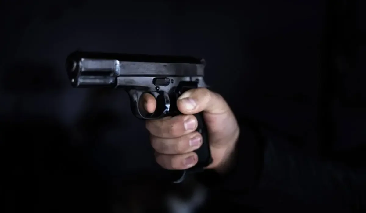 В мужчину стреляли во дворе собственного дома в Атырауской области