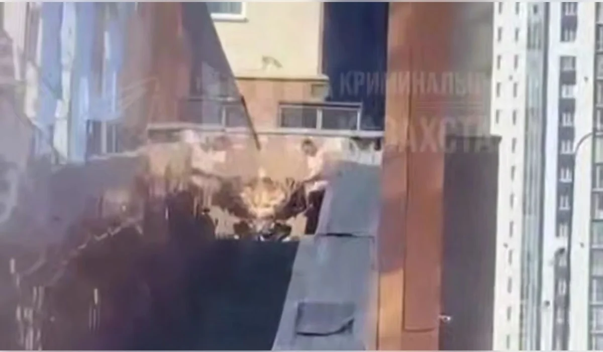 Мужчина избил жену на глазах у прохожих в Астане (ВИДЕО)