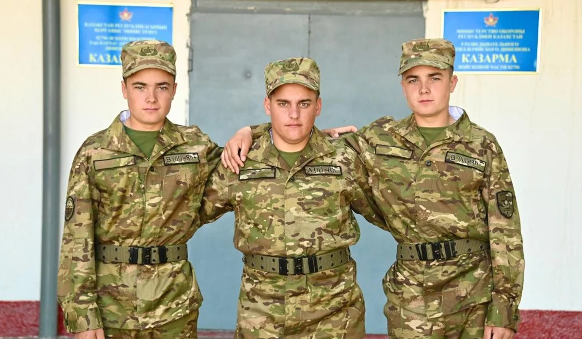 «Для матери было непростое решение»: трое родных братьев служат в одной воинской части