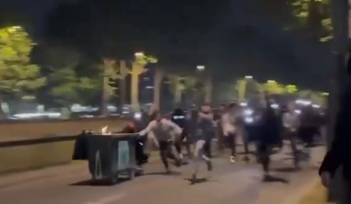 Фанаты ПСЖ устроили беспорядки в Париже после выхода клуба в финал Лиги чемпионов