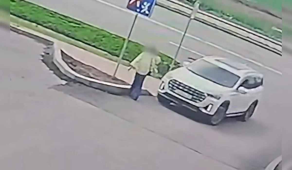 Автоледи сбила насмерть женщину при въезде во двор в Кокшетау (ВИДЕО)