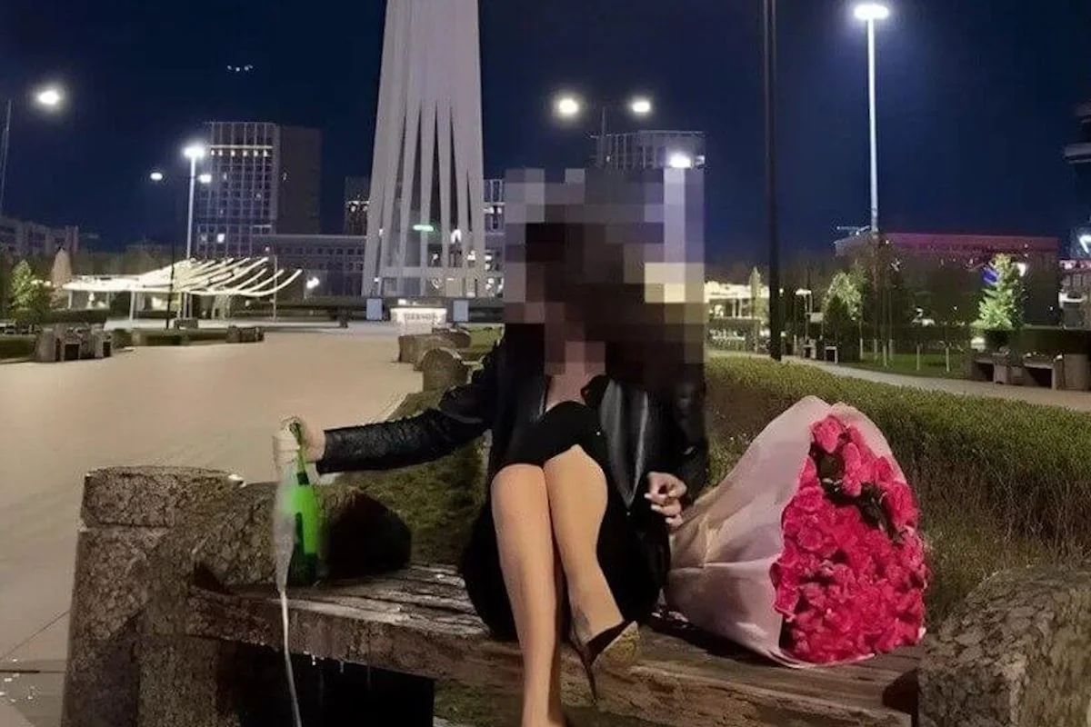 Блогершу оштрафовали после съемки видео с шампанским у Байтерека в Астане