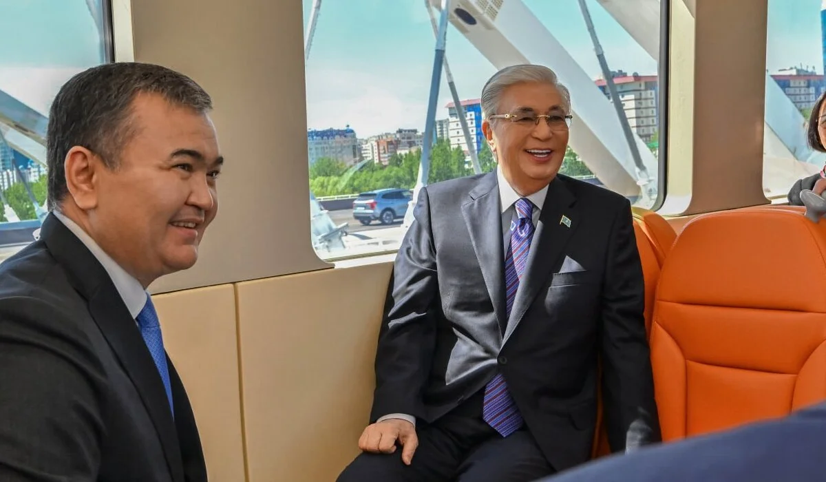 Президент стал первым пассажиром Astana LRT и проехал от аэропорта до Национального музея