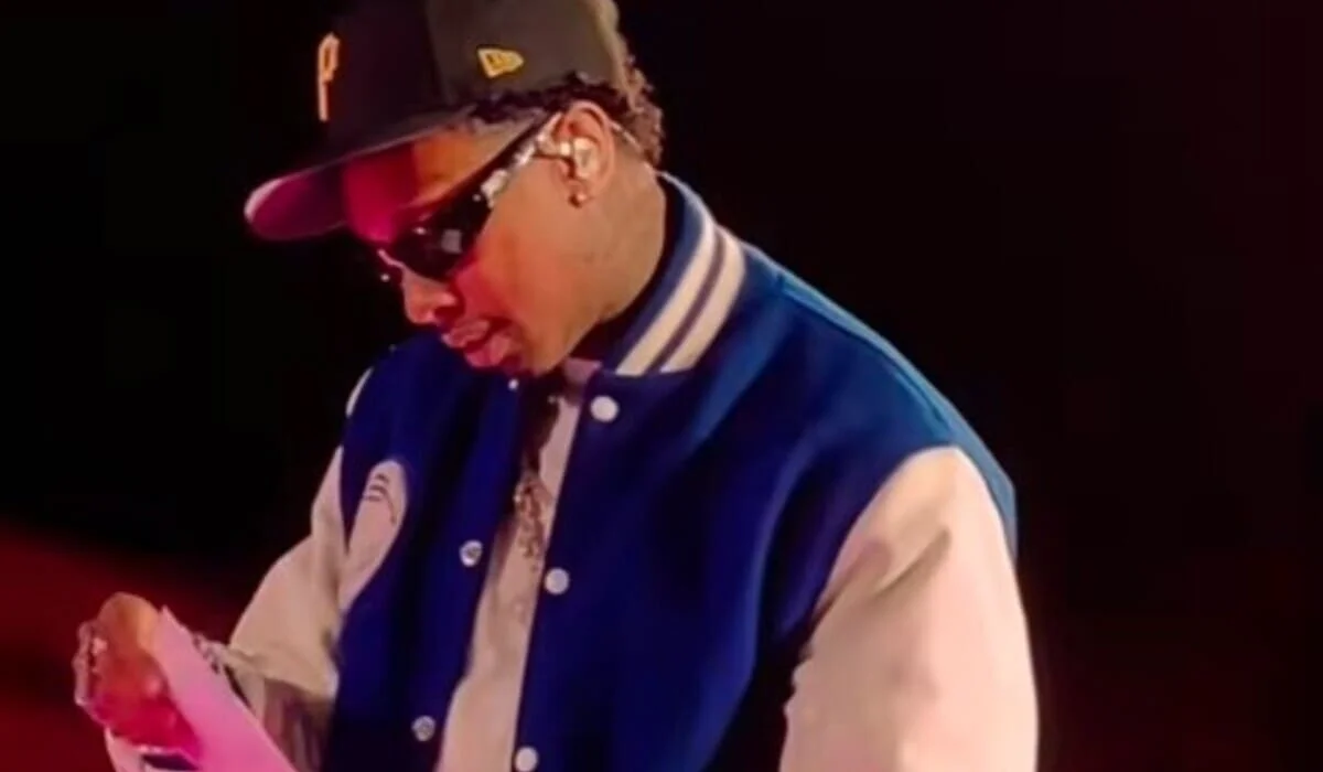 Рэпер Tyga устроил гендер-пати прямо на сцене в Астане (ВИДЕО)